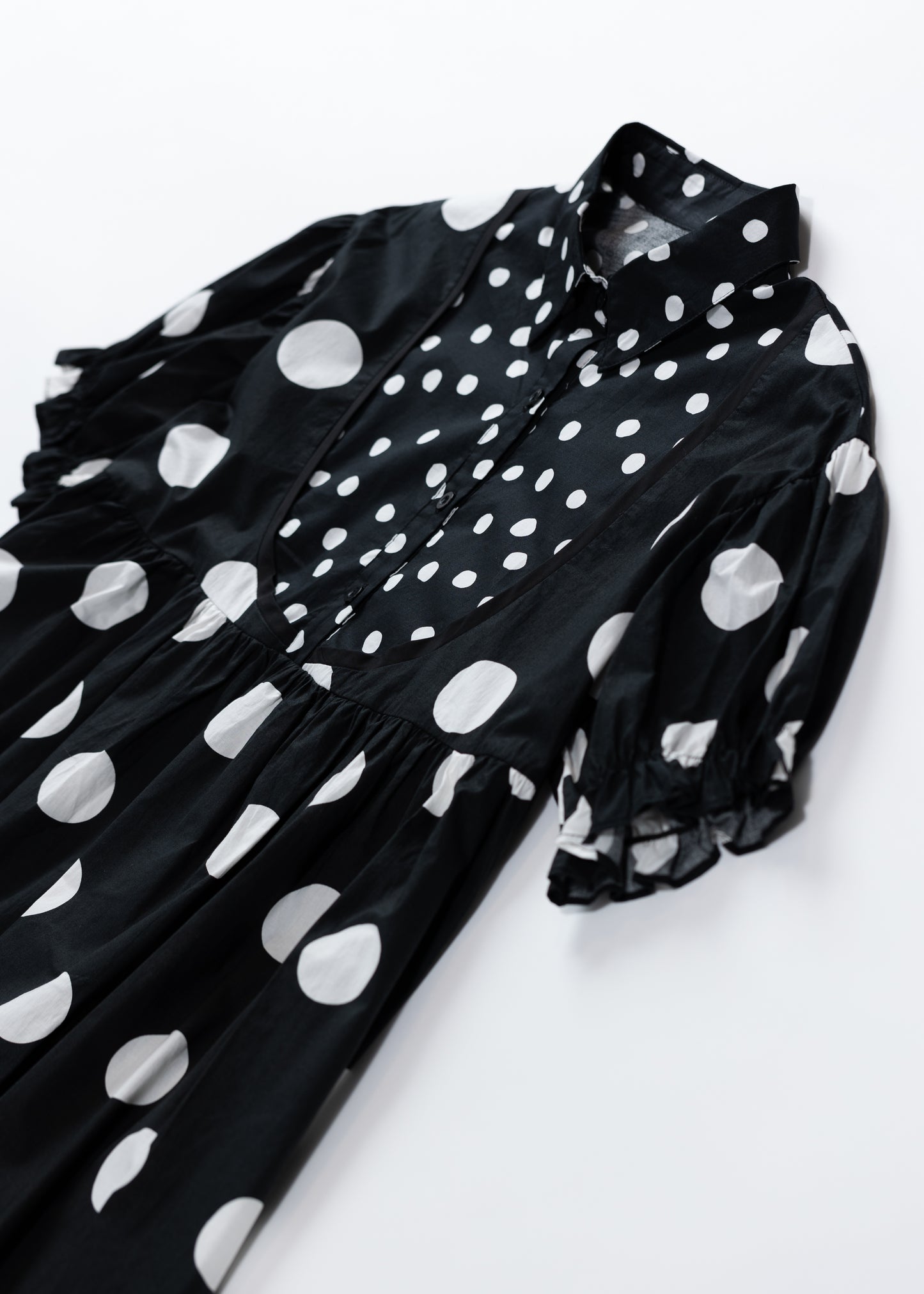 Switching dots shirt dress with puffy sleeves