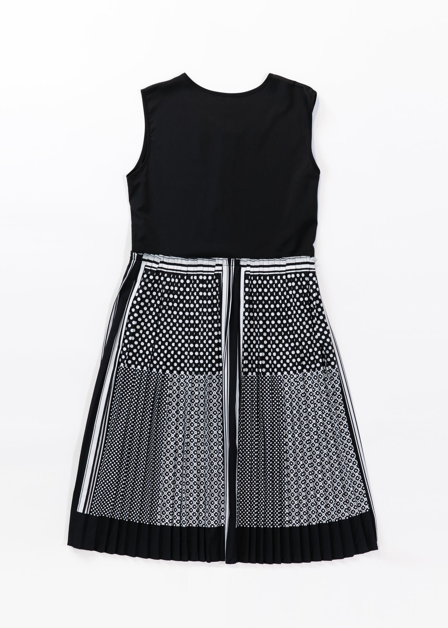 Pintuck pleated dress with different dots design